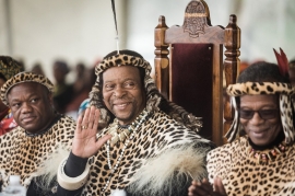 Zulu King Goodwill Zwelithini ka Bhekuzulu (L) and senior Prince of the Zulu Nation and former leader of the Inkatha Freedom Party ( IFP ) Prince Mangosuthu Buthelezi (R) join thousands of people to commemorate King Shaka's Day Celebration near the grave of the great Zulu King Shaka at Kwadukuza, some 98 kilometres north of Durban, on September 24, 2019. - The celebration was also to commemorate national Heritage day. (Photo by RAJESH JANTILAL / AFP)